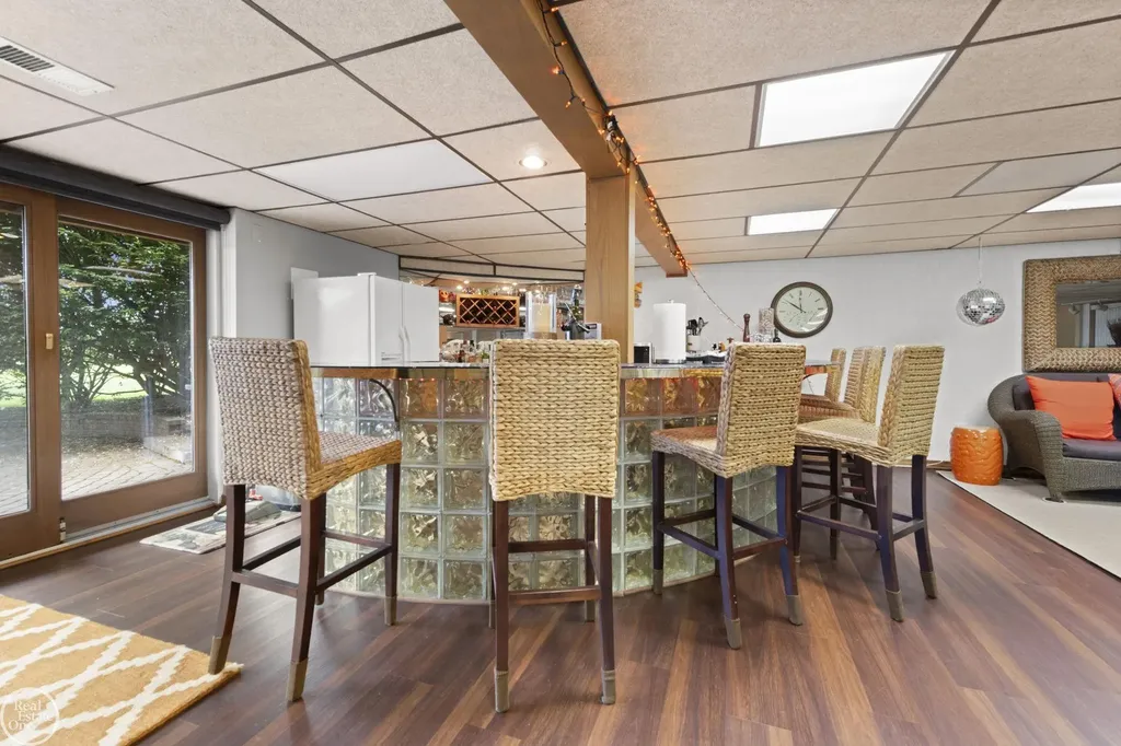 6718 Pond Drive Washington Township MI 48094