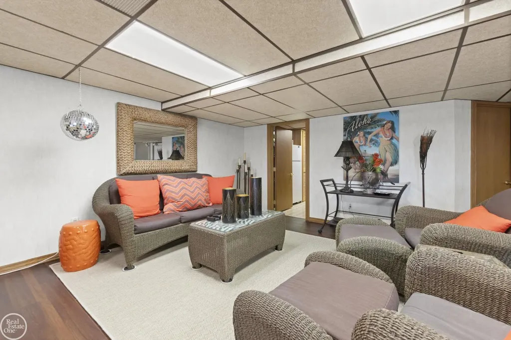 6718 Pond Drive Washington Township MI 48094