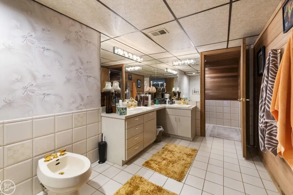 6718 Pond Drive Washington Township MI 48094