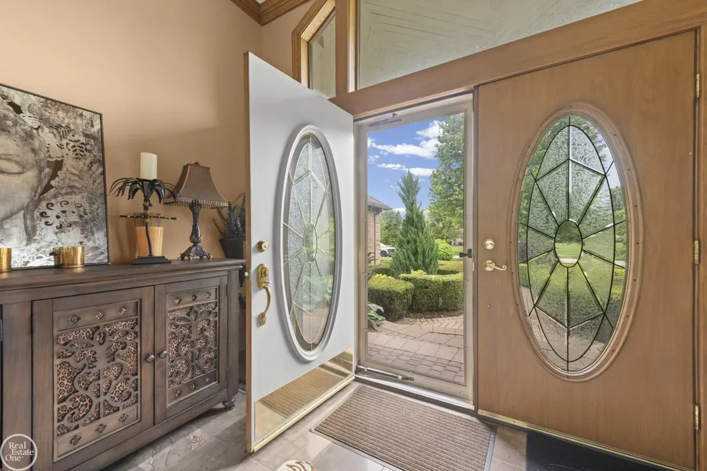 6718 Pond Drive Washington Township MI 48094