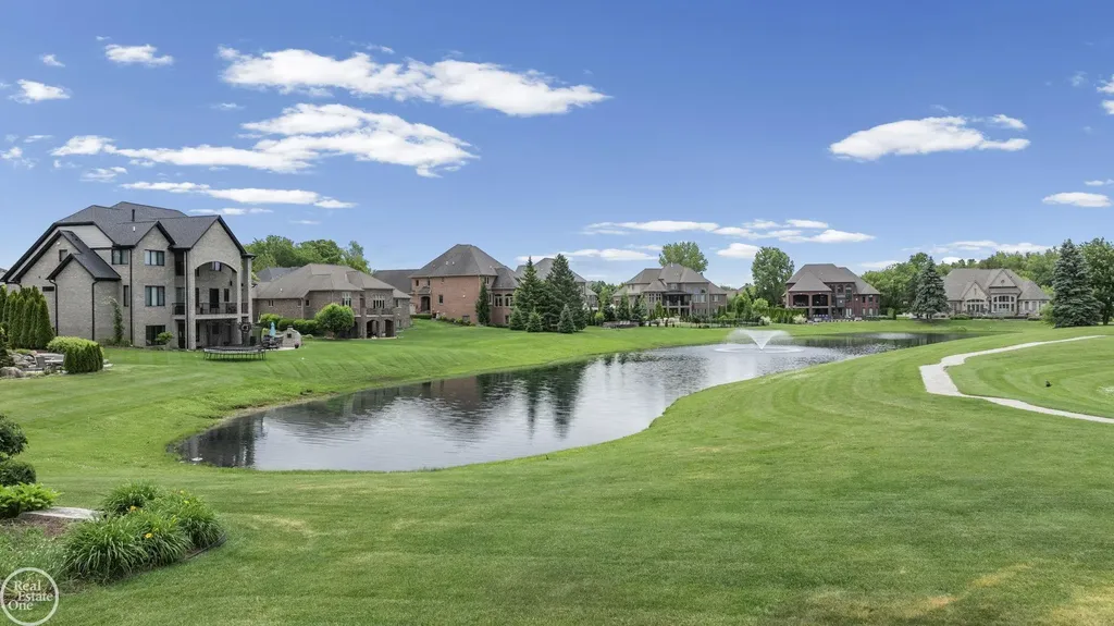 6718 Pond Drive Washington Township MI 48094