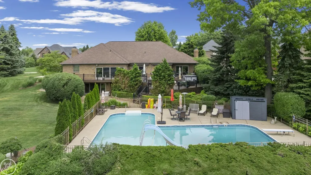 6718 Pond Drive Washington Township MI 48094