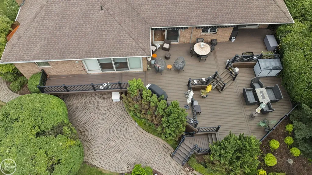 6718 Pond Drive Washington Township MI 48094