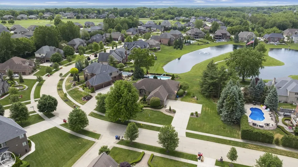 6718 Pond Drive Washington Township MI 48094