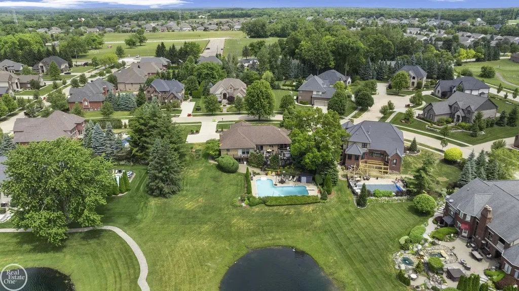 6718 Pond Drive Washington Township MI 48094