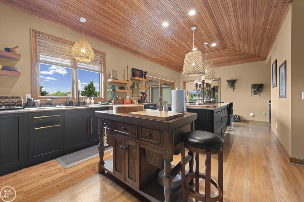6718 Pond Drive Washington Township MI 48094