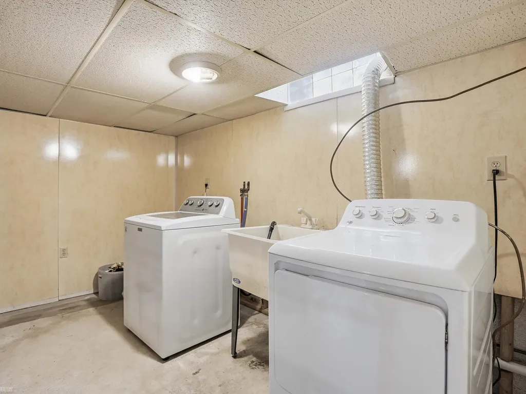 21612 Bon Brae Street St. Clair Shores City MI 48081