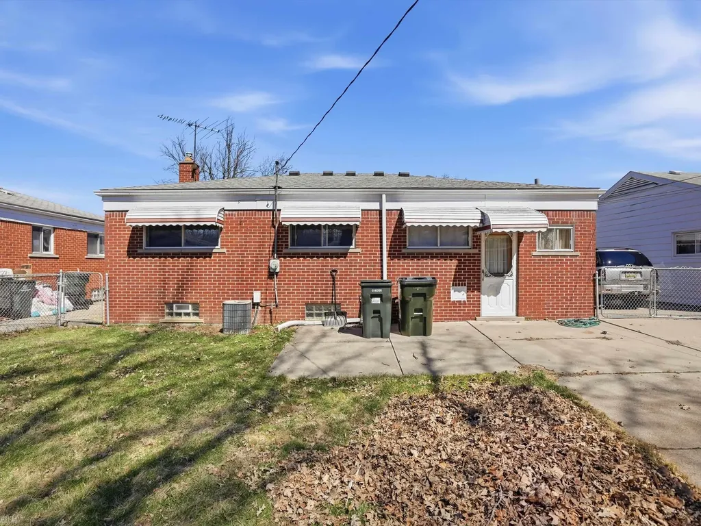 21612 Bon Brae Street St. Clair Shores City MI 48081