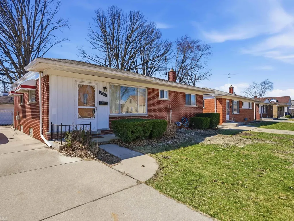 21612 Bon Brae Street St. Clair Shores City MI 48081