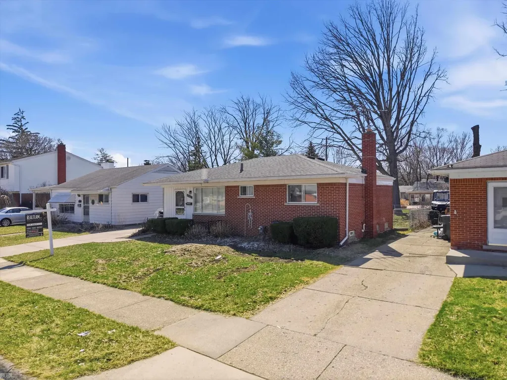 21612 Bon Brae Street St. Clair Shores City MI 48081