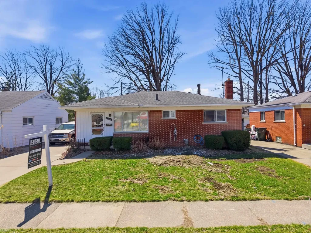 21612 Bon Brae Street St. Clair Shores City MI 48081