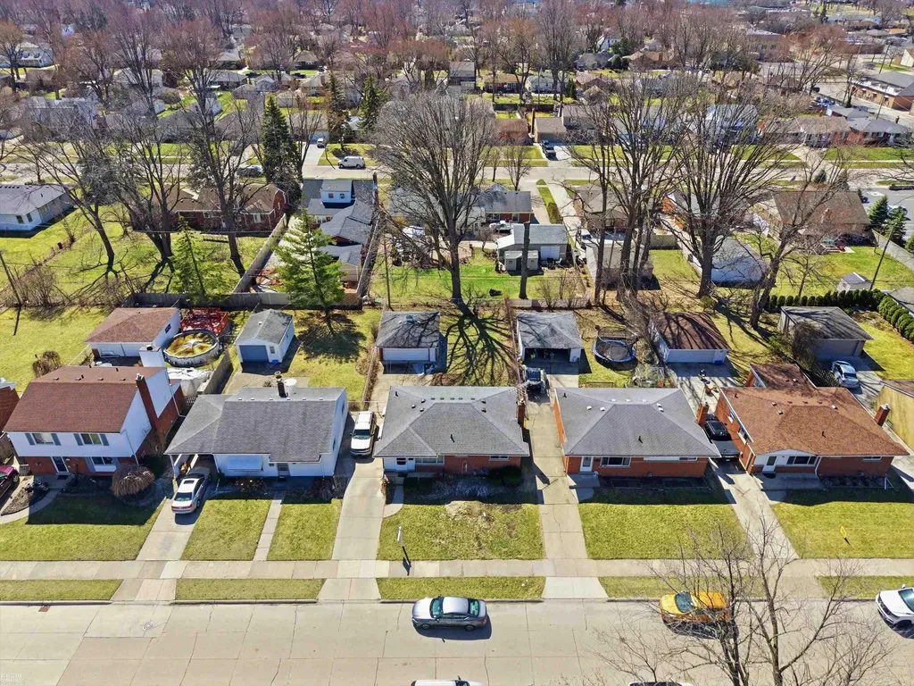 21612 Bon Brae Street St. Clair Shores City MI 48081