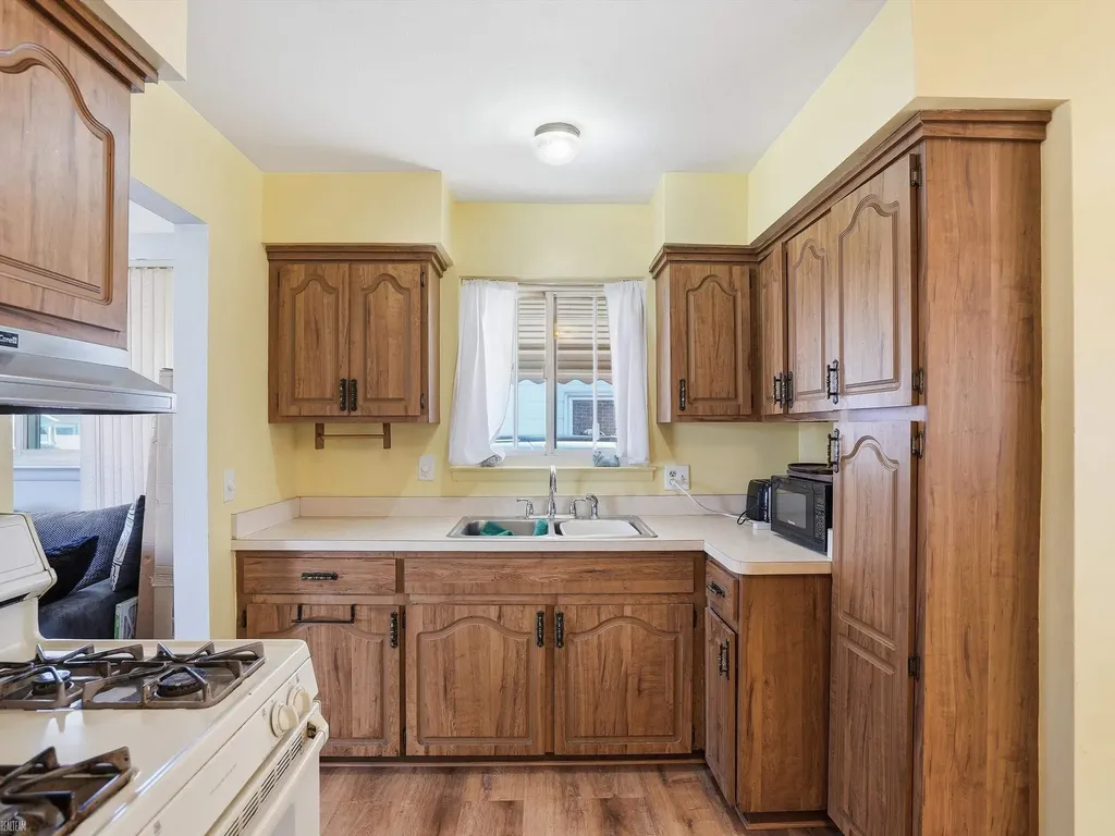 21612 Bon Brae Street St. Clair Shores City MI 48081