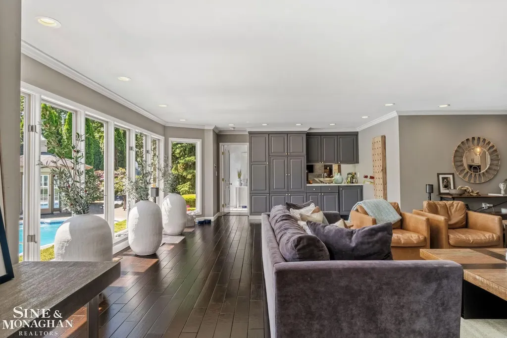 264 Grosse Pointe Boulevard Grosse Pointe Farms City MI 48236
