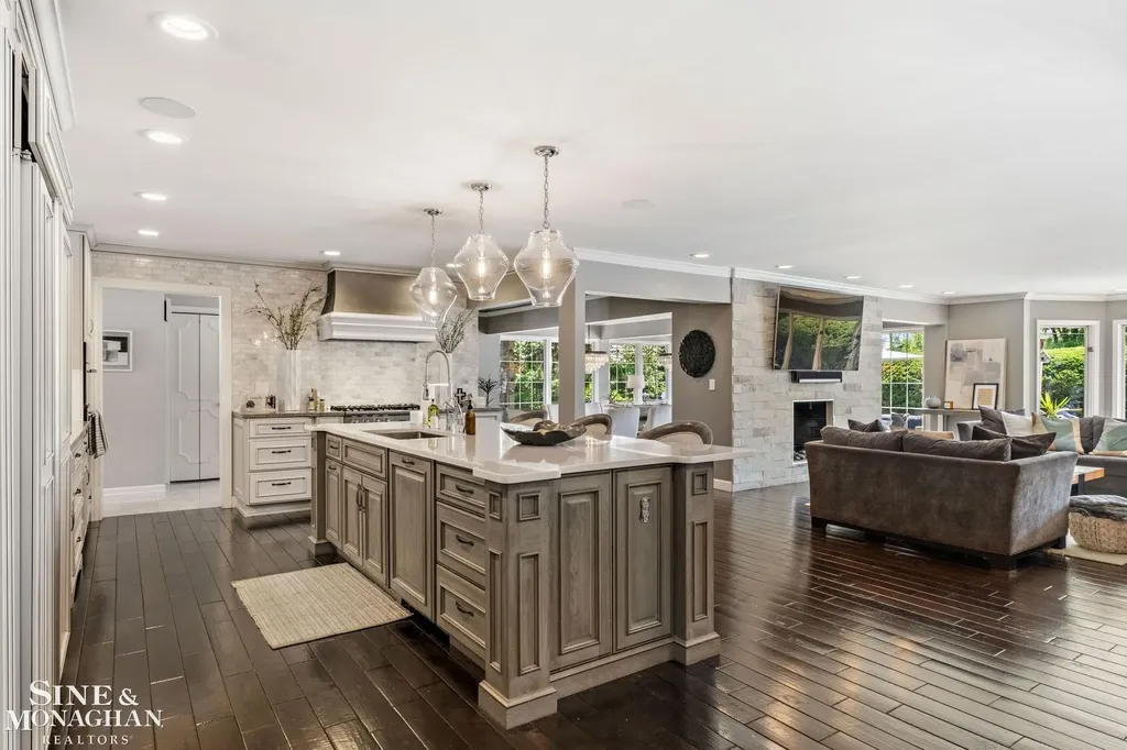 264 Grosse Pointe Boulevard Grosse Pointe Farms City MI 48236