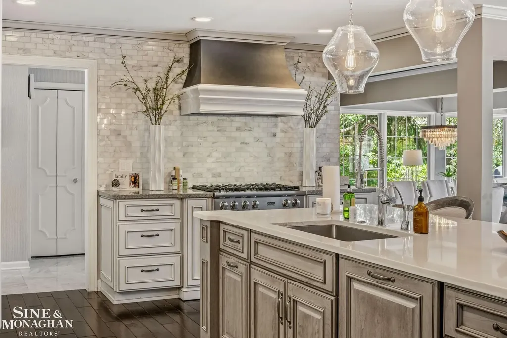 264 Grosse Pointe Boulevard Grosse Pointe Farms City MI 48236