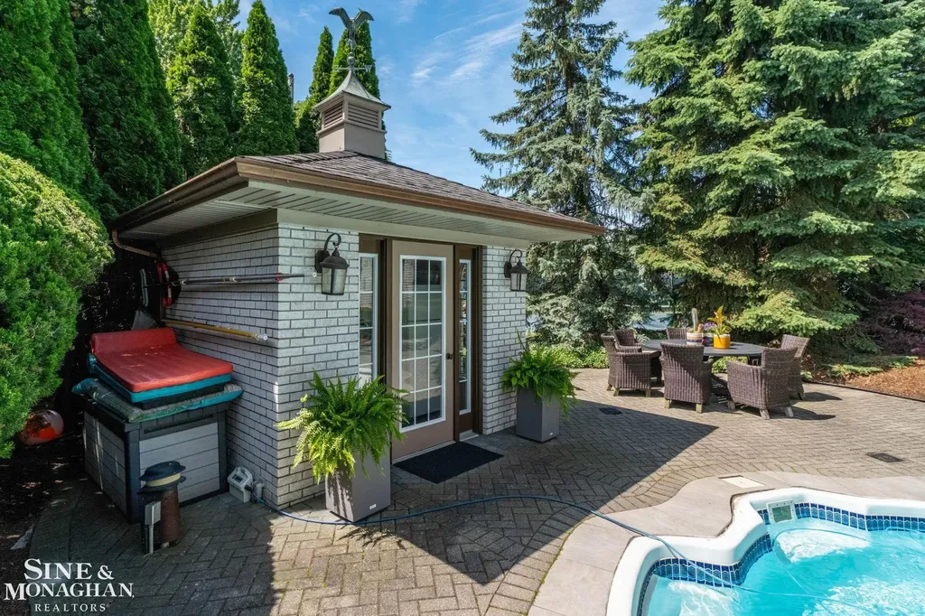 264 Grosse Pointe Boulevard Grosse Pointe Farms City MI 48236