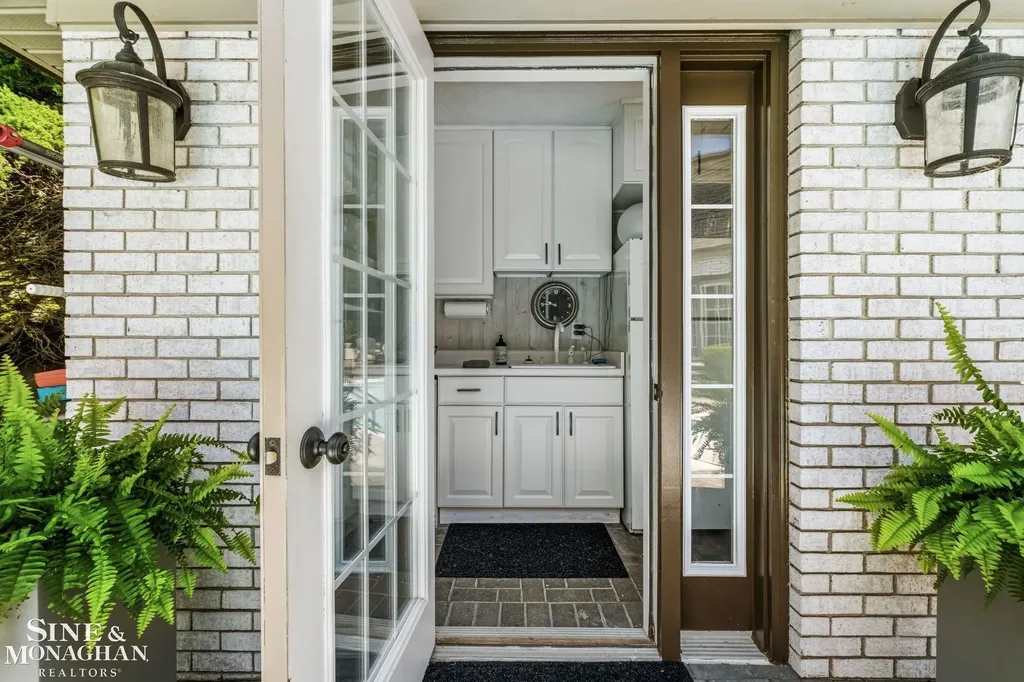 264 Grosse Pointe Boulevard Grosse Pointe Farms City MI 48236