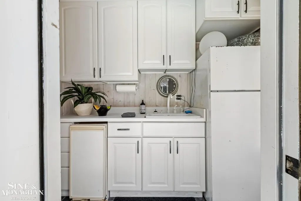 264 Grosse Pointe Boulevard Grosse Pointe Farms City MI 48236
