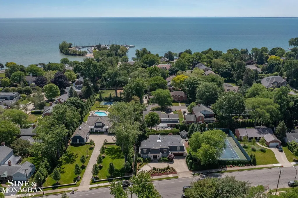 264 Grosse Pointe Boulevard Grosse Pointe Farms City MI 48236
