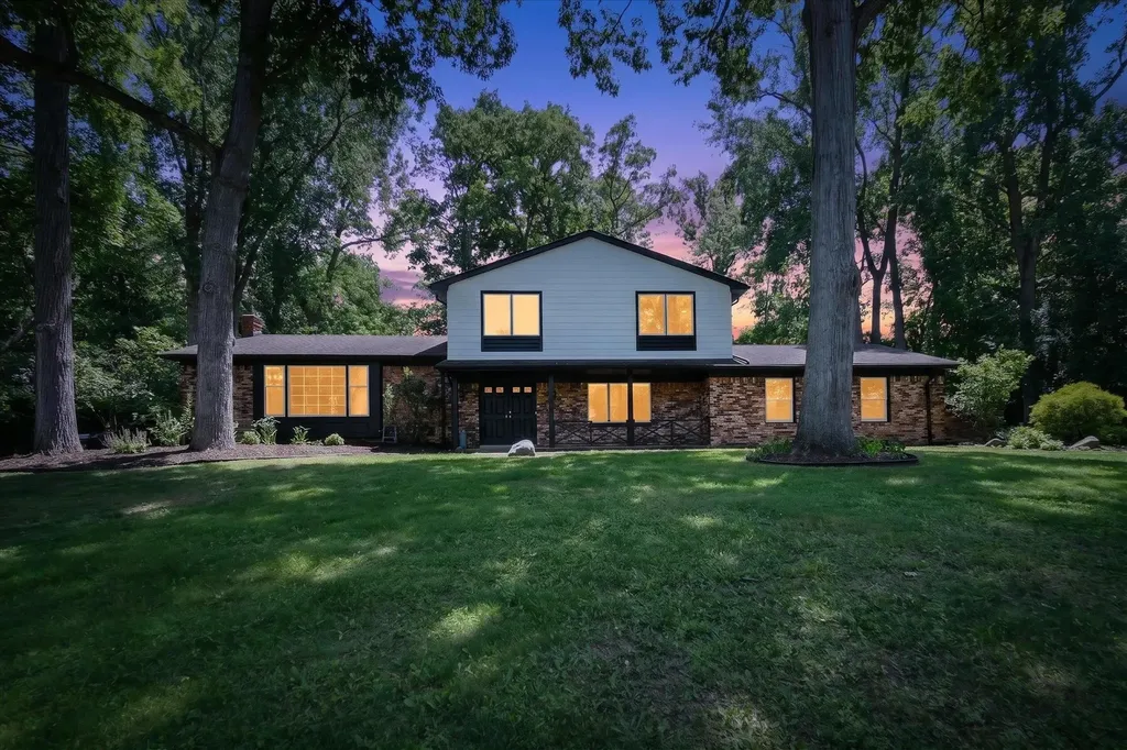 2049 Shore Hill Drive West Bloomfield Charter Township MI 48323