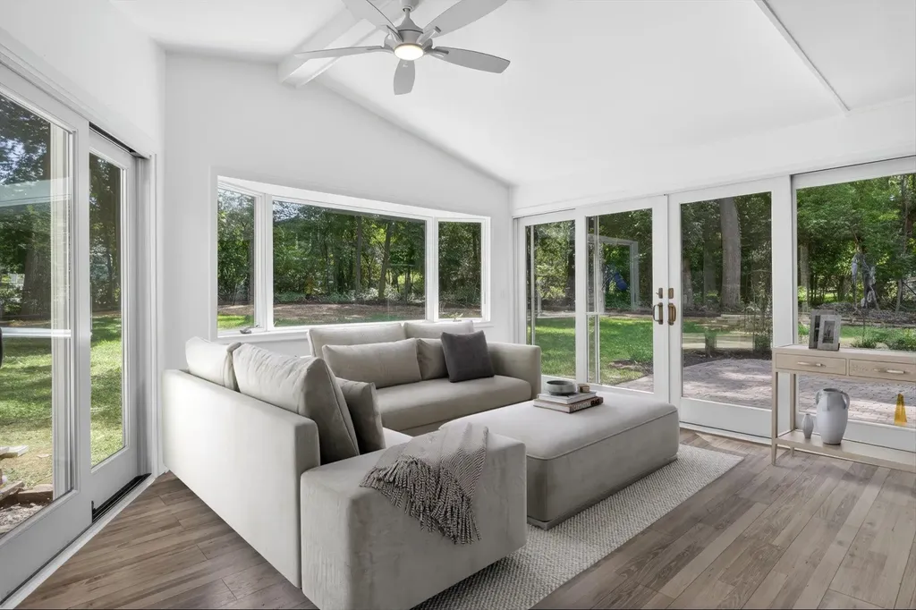 2049 Shore Hill Drive West Bloomfield Charter Township MI 48323