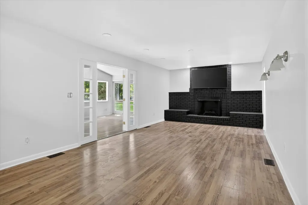 2049 Shore Hill Drive West Bloomfield Charter Township MI 48323