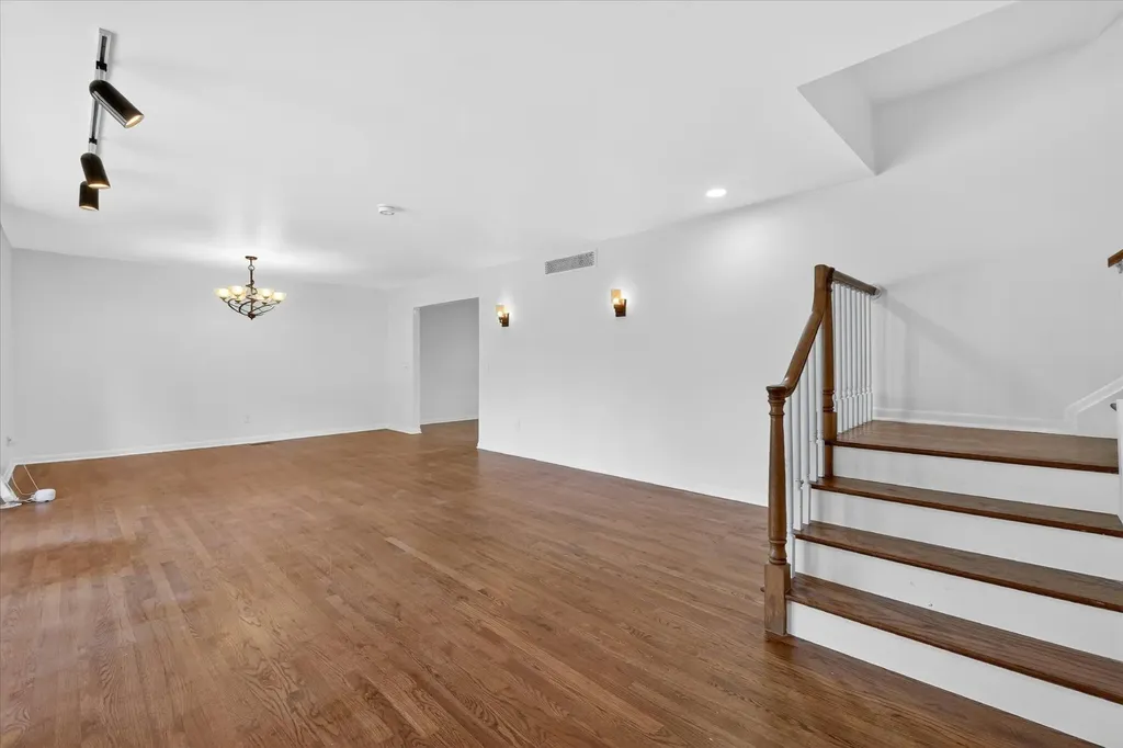 2049 Shore Hill Drive West Bloomfield Charter Township MI 48323