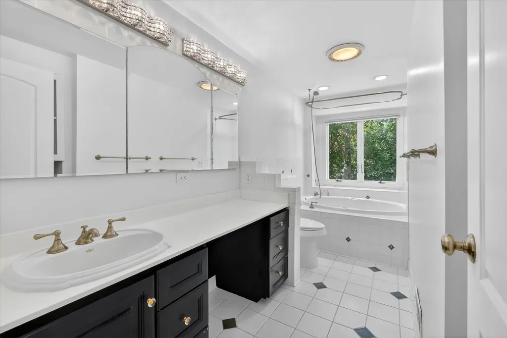 2049 Shore Hill Drive West Bloomfield Charter Township MI 48323