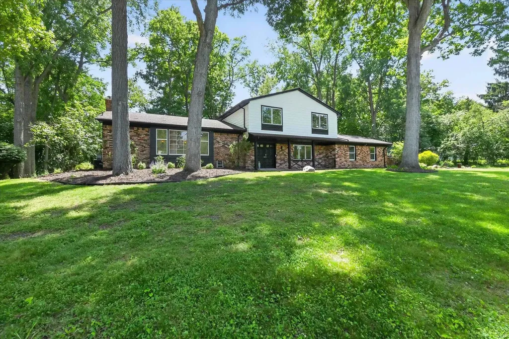2049 Shore Hill Drive West Bloomfield Charter Township MI 48323