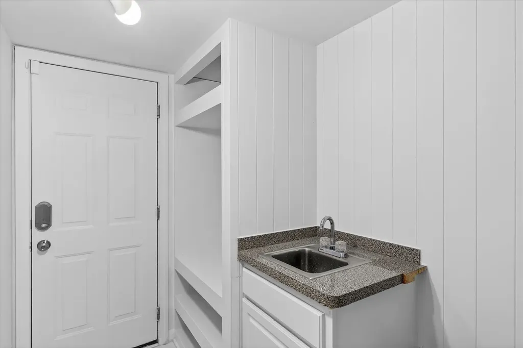 2049 Shore Hill Drive West Bloomfield Charter Township MI 48323