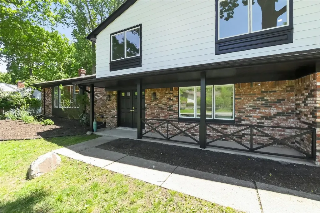 2049 Shore Hill Drive West Bloomfield Charter Township MI 48323