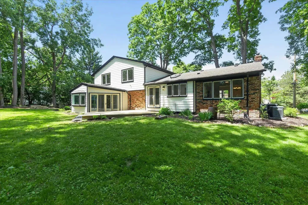 2049 Shore Hill Drive West Bloomfield Charter Township MI 48323
