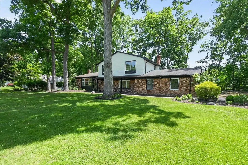 2049 Shore Hill Drive West Bloomfield Charter Township MI 48323