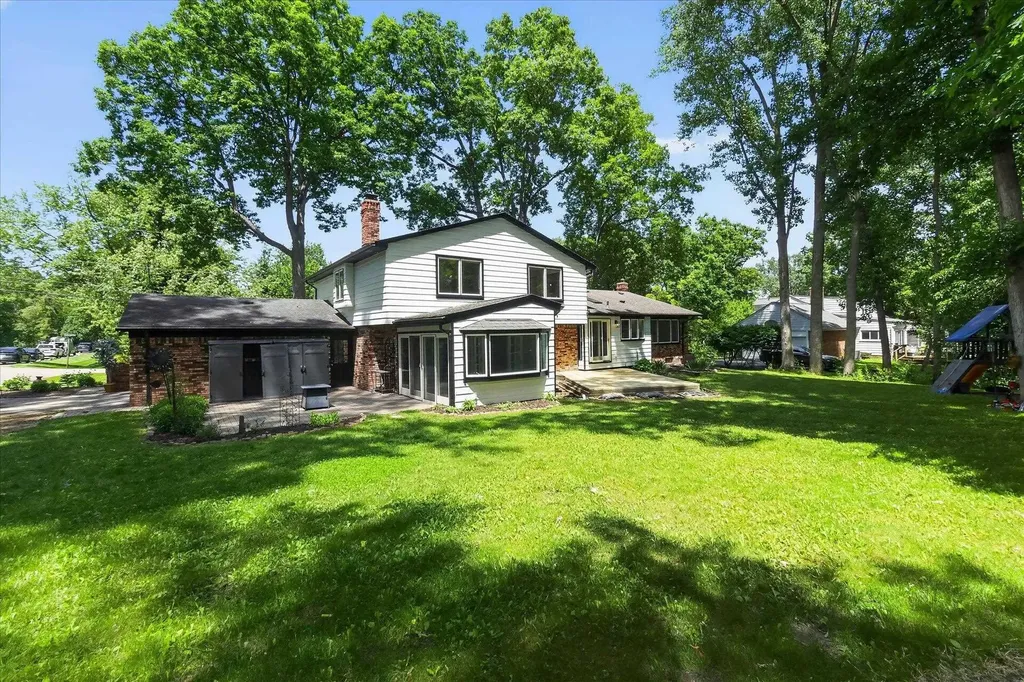 2049 Shore Hill Drive West Bloomfield Charter Township MI 48323