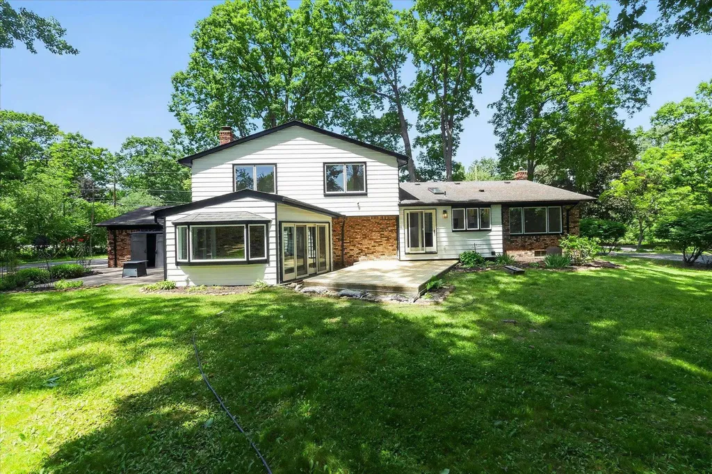 2049 Shore Hill Drive West Bloomfield Charter Township MI 48323