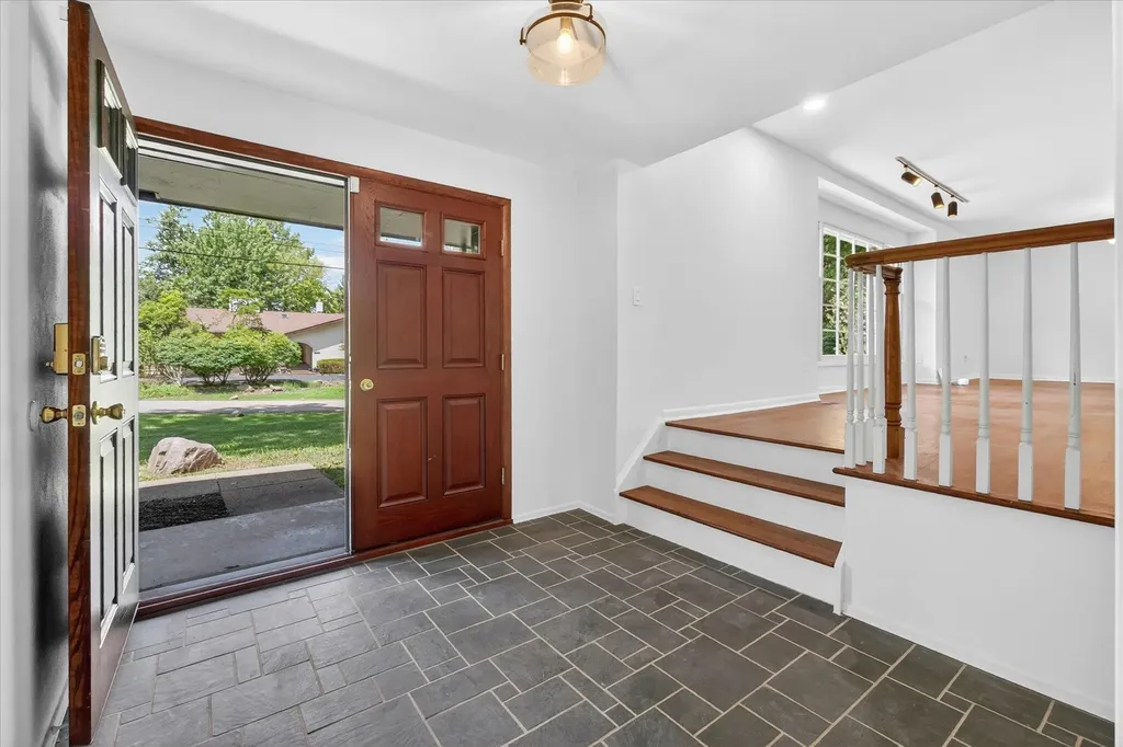 2049 Shore Hill Drive West Bloomfield Charter Township MI 48323