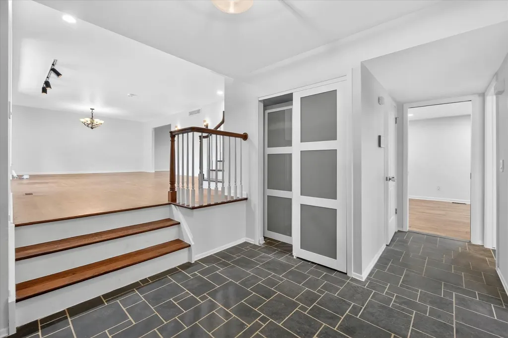 2049 Shore Hill Drive West Bloomfield Charter Township MI 48323