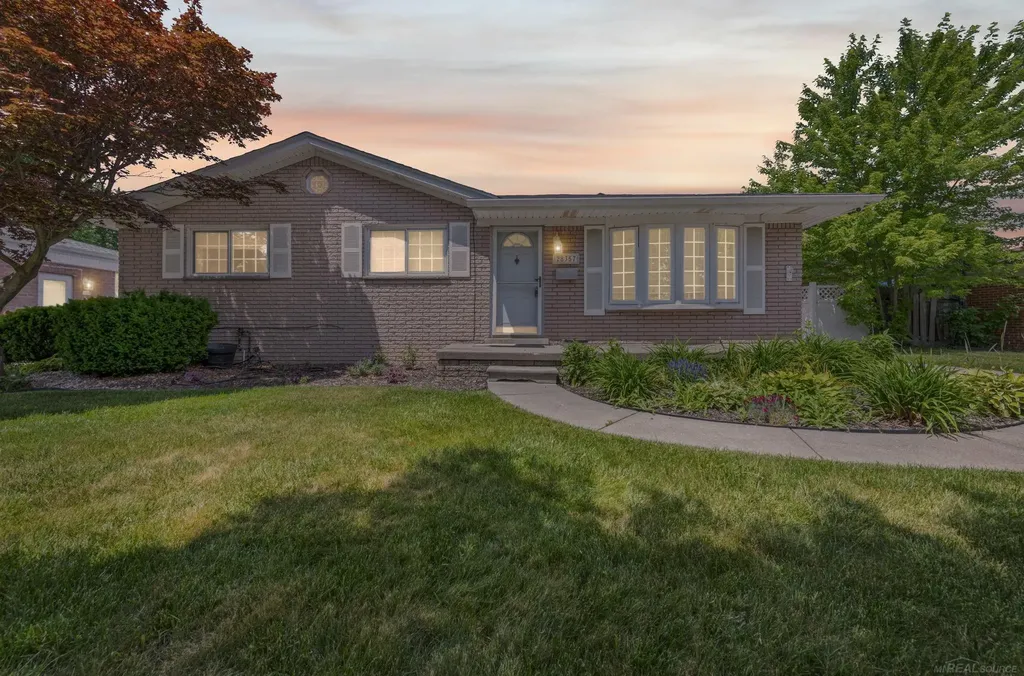 28357 Suburban Drive Warren City MI 48088