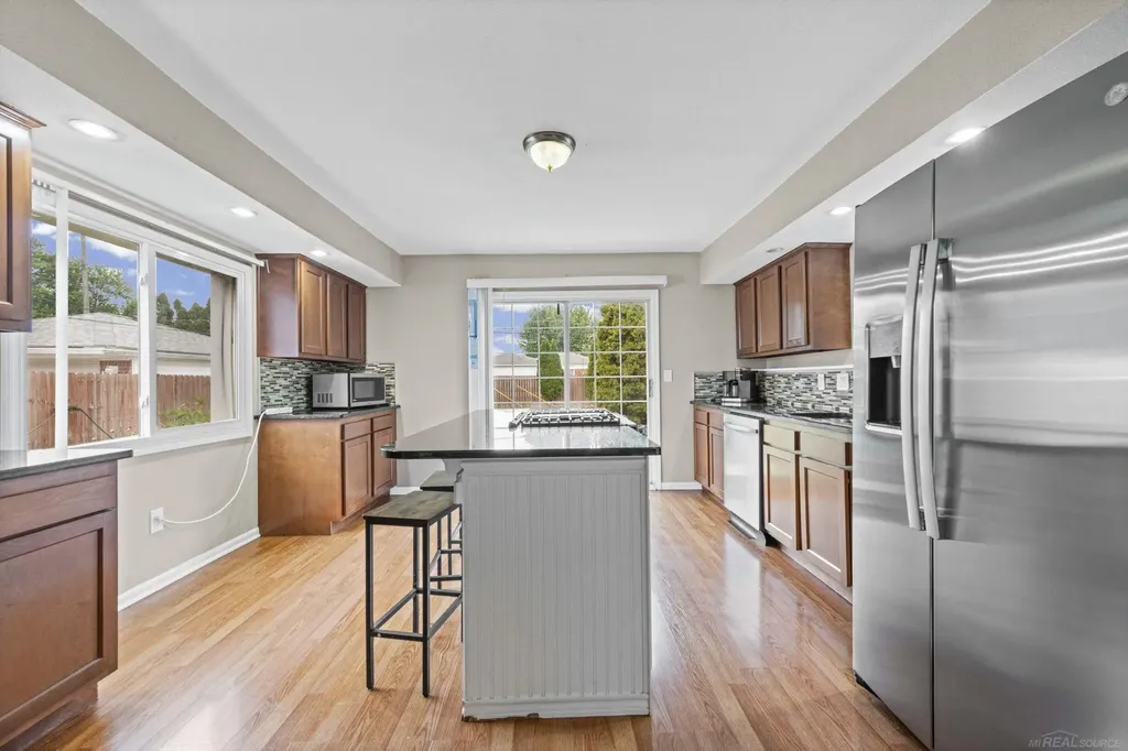 28357 Suburban Drive Warren City MI 48088
