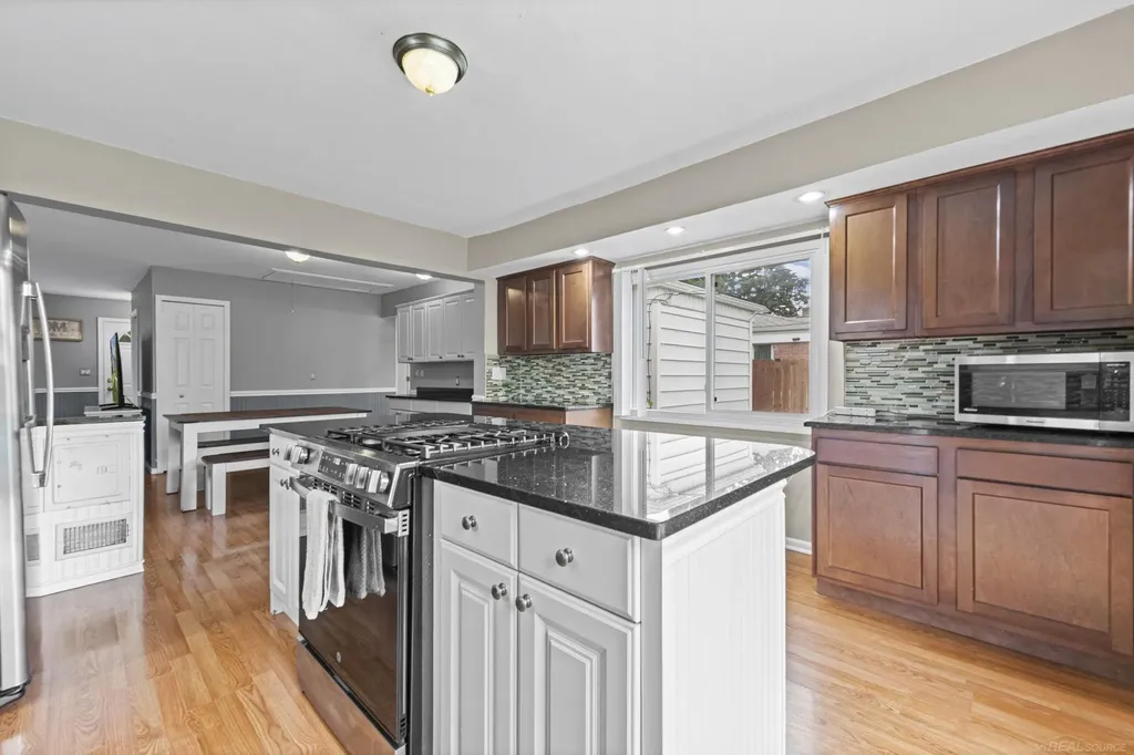 28357 Suburban Drive Warren City MI 48088