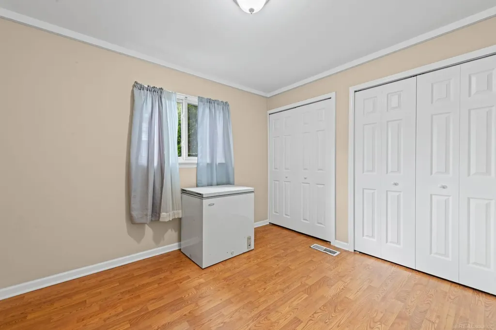 28357 Suburban Drive Warren City MI 48088