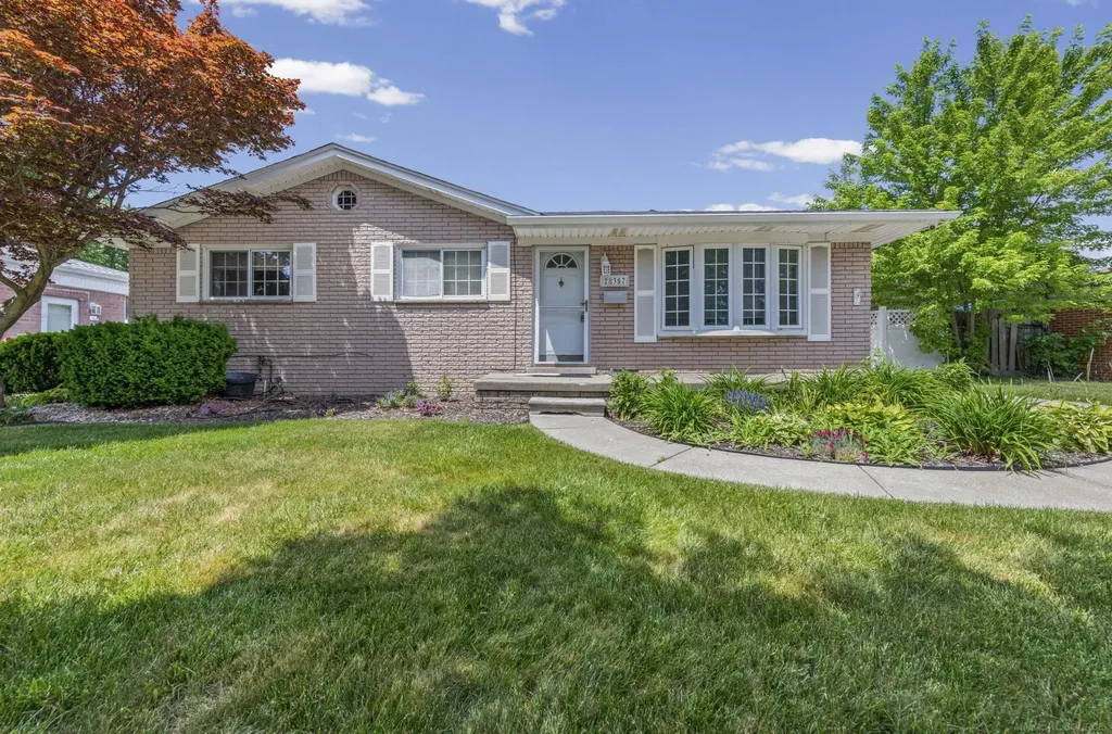 28357 Suburban Drive Warren City MI 48088