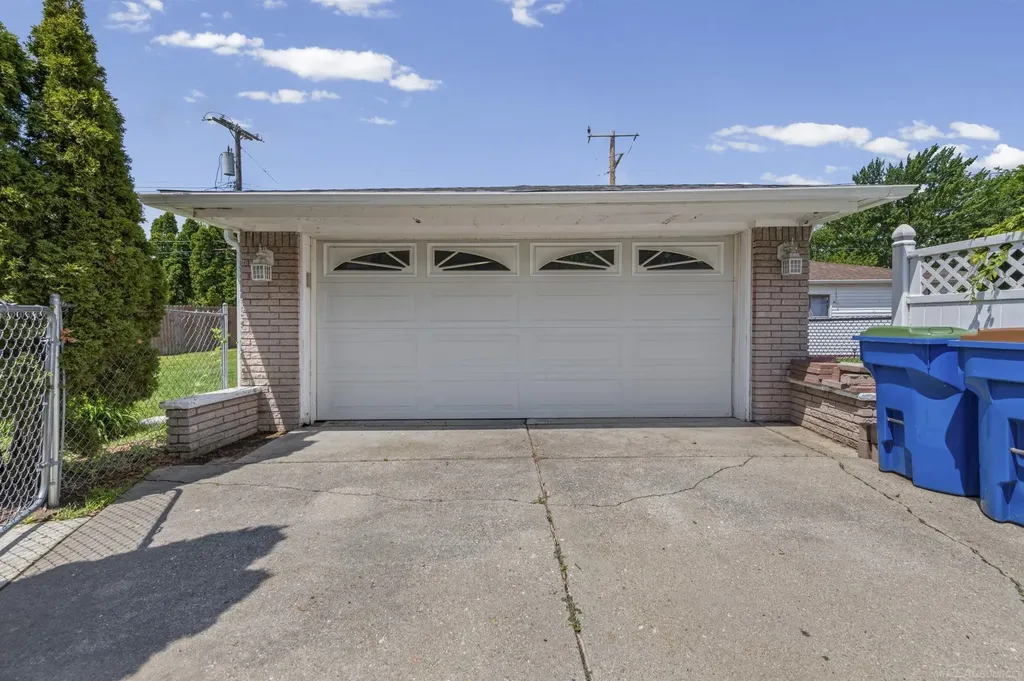 28357 Suburban Drive Warren City MI 48088
