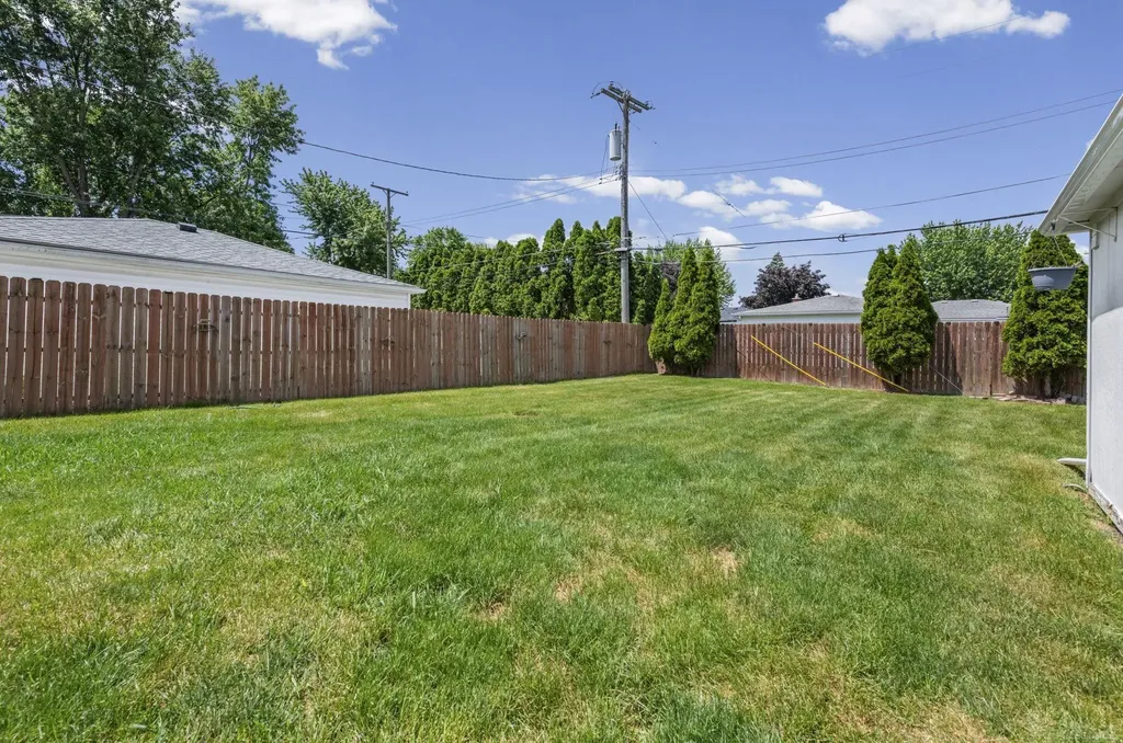 28357 Suburban Drive Warren City MI 48088