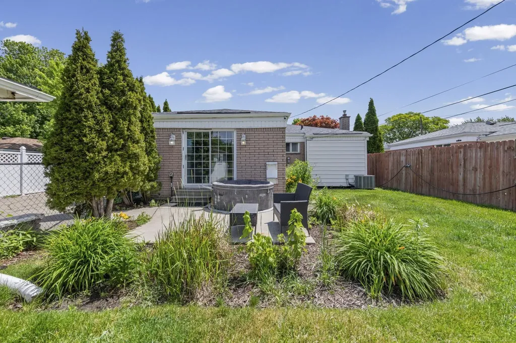28357 Suburban Drive Warren City MI 48088