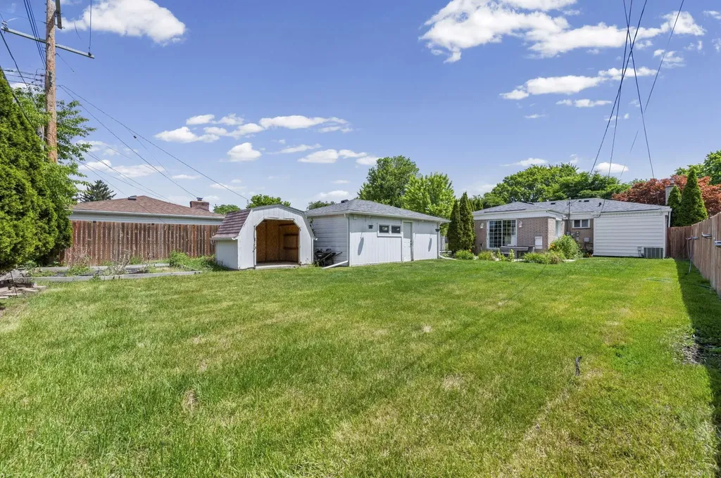 28357 Suburban Drive Warren City MI 48088