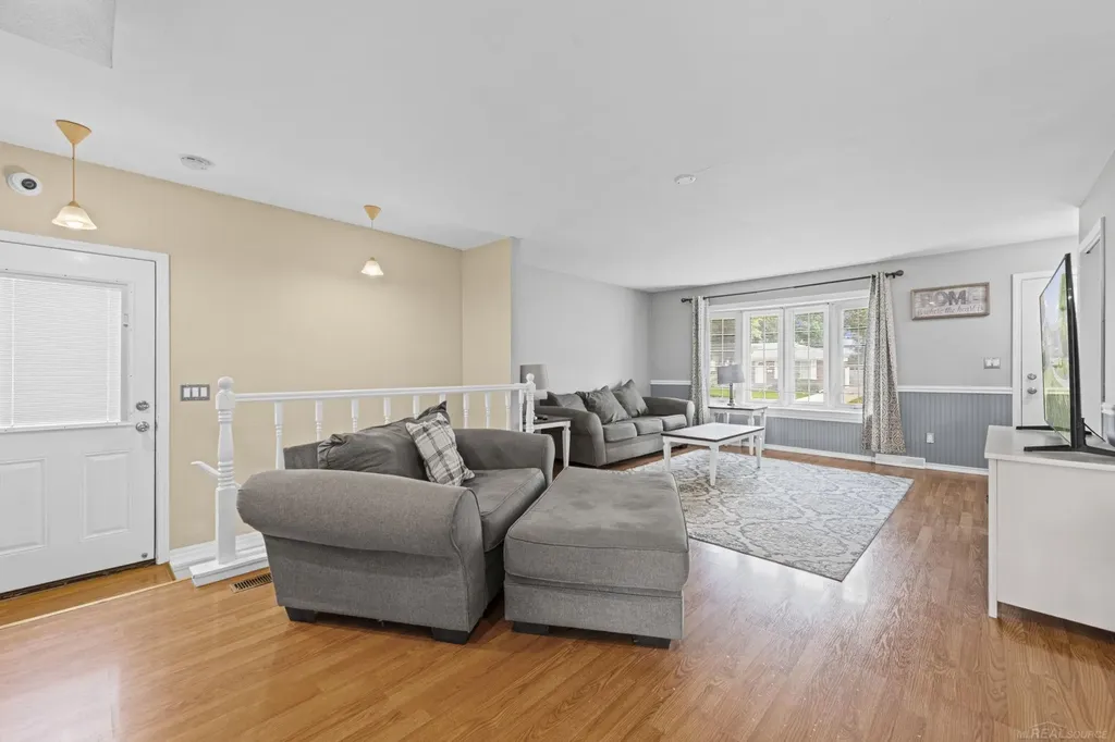 28357 Suburban Drive Warren City MI 48088