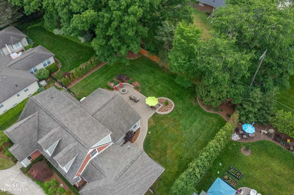 1061 N Renaud Road Grosse Pointe Woods City MI 48236