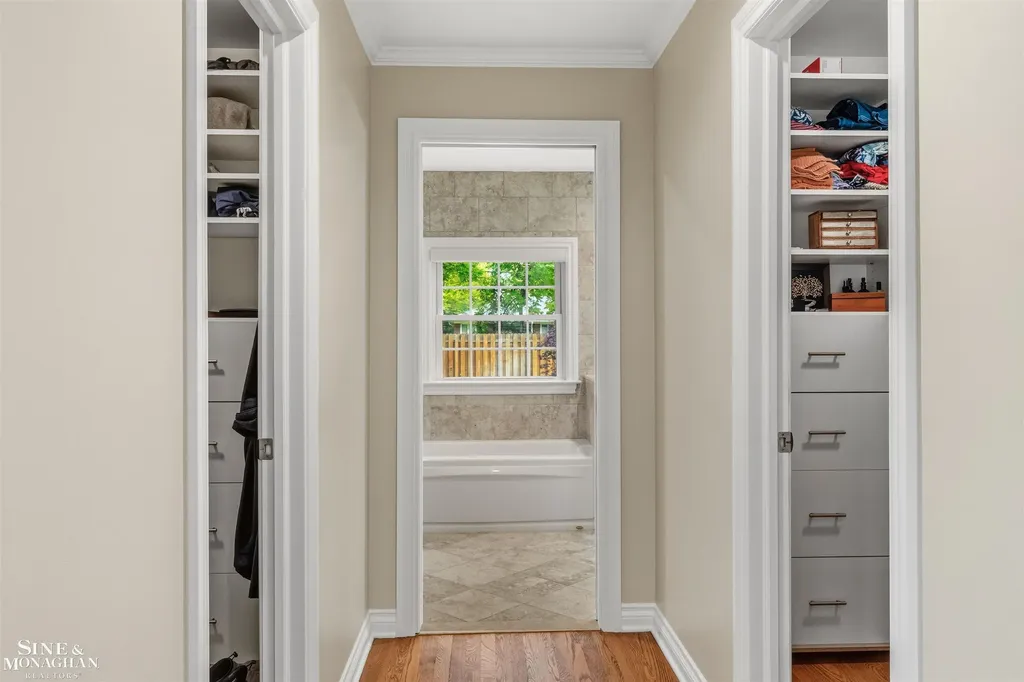 1061 N Renaud Road Grosse Pointe Woods City MI 48236